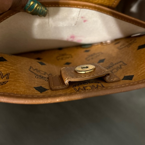 AUTHENTIC MCM TOTE. It’s in EUC. One small call out inside. Clean. Free shipping - Picture 3 of 13